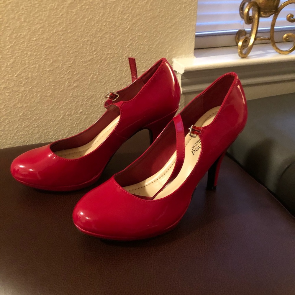 Red  patent leather shoes